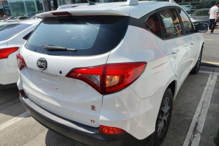Used BYD Song 2016 GaiShi Edition 1.5TI Manual Elite Model Rear Right 45 Deg