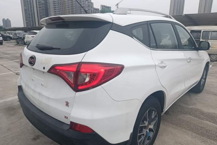 Used BYD Song 2016 GaiShi Edition 1.5TI Manual Elite Model Rear Right 45 Deg