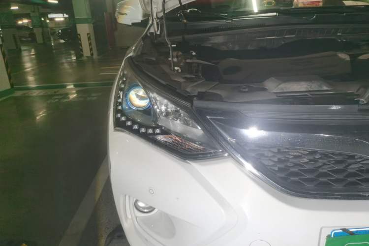 Used BYD Song 2016 GaiShi Edition 1.5TID Automatic Elite Model Right Front Headlight