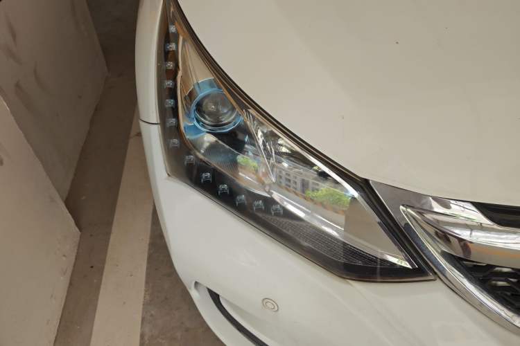 Used BYD Song 2016 2.0TID Automatic Flagship Edition Right Front Headlight