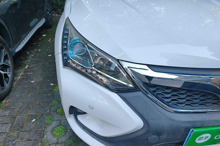 Used BYD Song 2016 1.5TI Manual Luxury Model Right Front Headlight