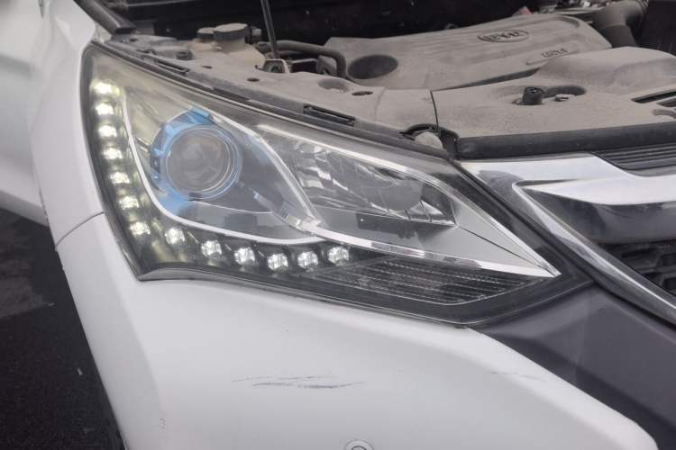 Used BYD Song 2016 1.5TI Manual Luxury Model Right Front Headlight