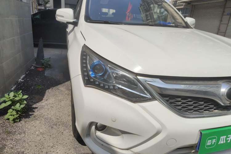 Used BYD Song 2016 GaiShi Edition 1.5TI Manual Elite Model Right Front Headlight