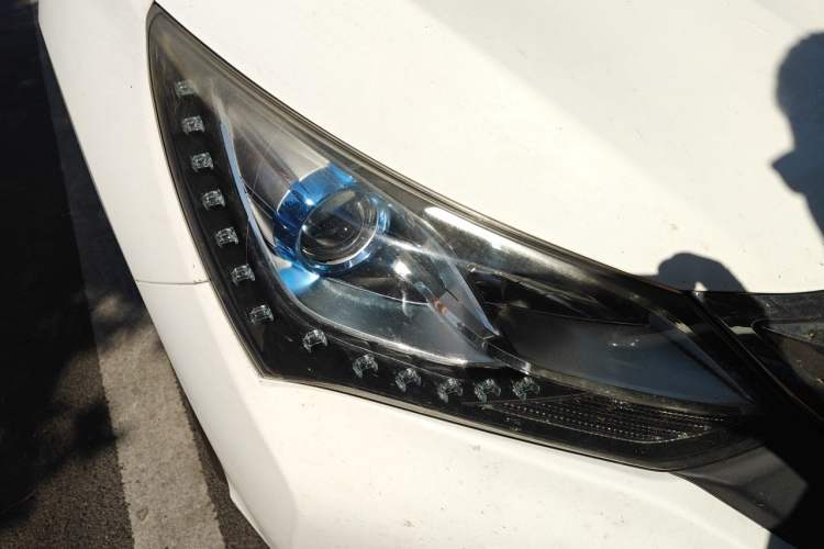 Used BYD Song 2016 1.5TI Manual Luxury Model Right Front Headlight