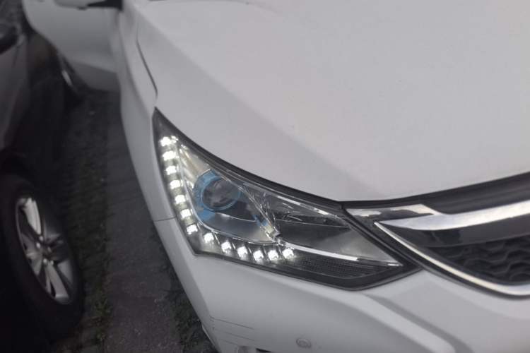 Used BYD Song 2016 GaiShi Edition 1.5TID Automatic Elite Model Right Front Headlight