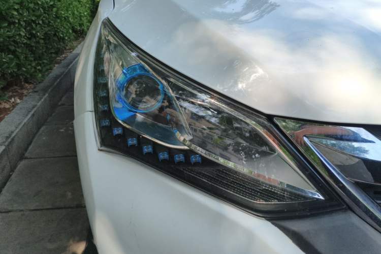 Used BYD Song 2016 2.0TID Automatic Flagship Edition Right Front Headlight