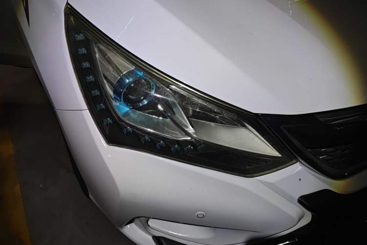 Used BYD Song 2016 GaiShi Edition 1.5TID Automatic Elite Model Right Front Headlight