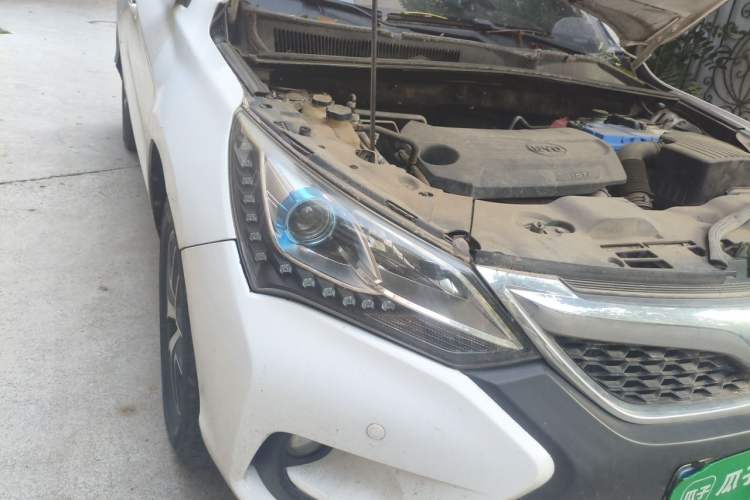 Used BYD Song 2016 1.5TI Manual Luxury Model Right Front Headlight