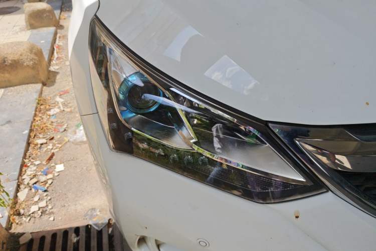 Used BYD Song 2016 GaiShi Edition 1.5TI Manual Elite Model Right Front Headlight