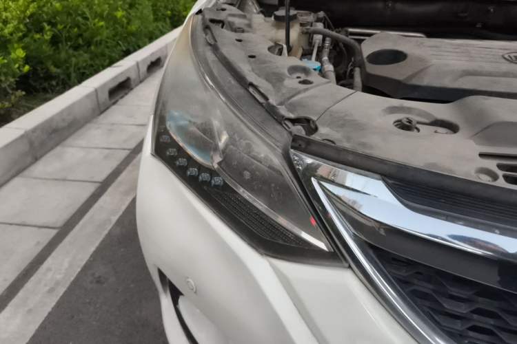 Used BYD Song 2016 1.5TI Manual Luxury Model Right Front Headlight