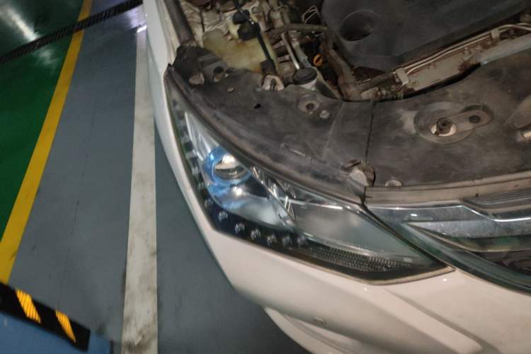 Used BYD Song 2016 GaiShi Edition 1.5TID Automatic Elite Model Right Front Headlight