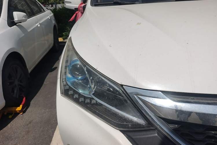 Used BYD Song 2016 1.5TI Manual Luxury Model Right Front Headlight