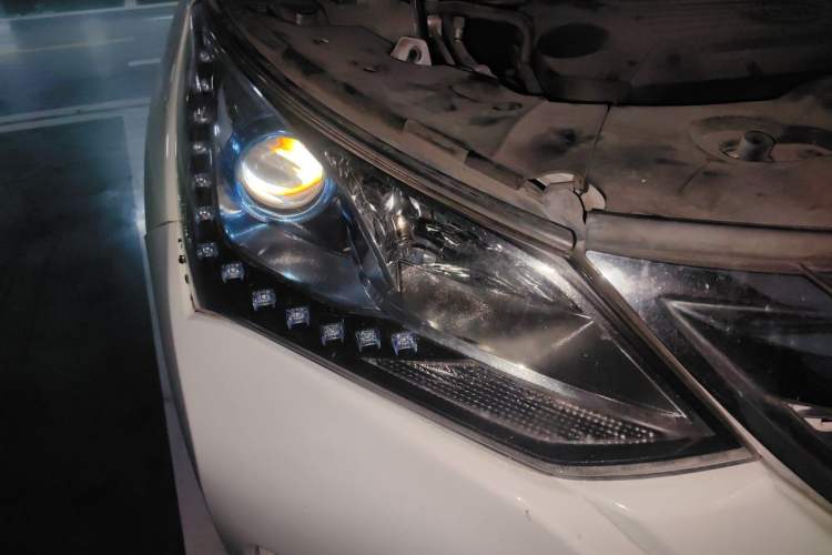 Used BYD Song 2016 GaiShi Edition 1.5TID Automatic Elite Model Right Front Headlight