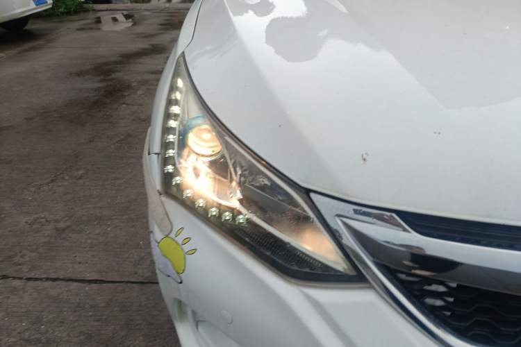 Used BYD Song 2016 GaiShi Edition 1.5TID Automatic Elite Model Right Front Headlight