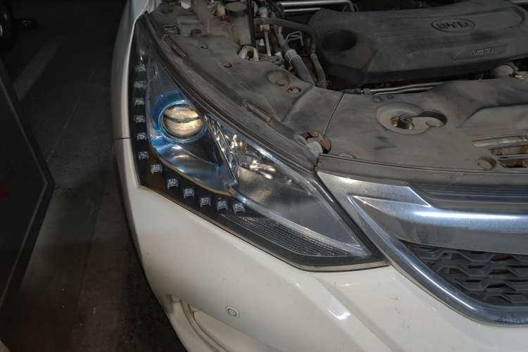 Used BYD Song 2016 GaiShi Edition 1.5TID Automatic Elite Model Right Front Headlight