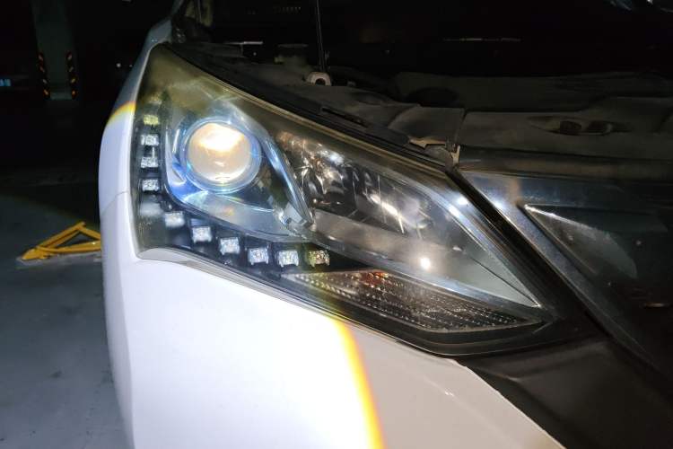 Used BYD Song 2016 1.5TI Manual Luxury Model Right Front Headlight