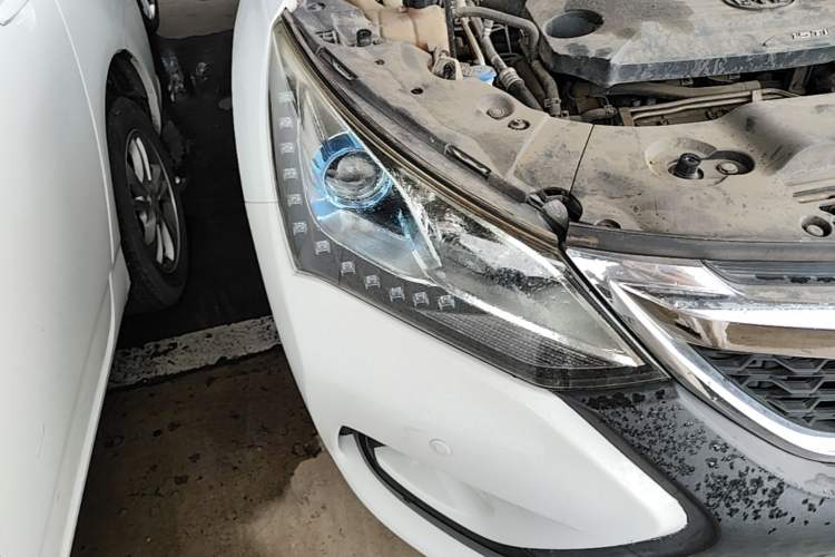 Used BYD Song 2016 1.5TI Manual Luxury Model Right Front Headlight
