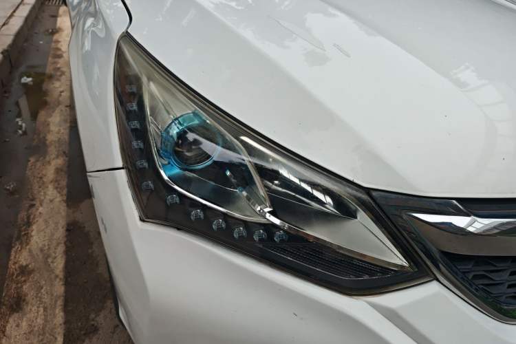 Used BYD Song 2016 GaiShi Edition 1.5TID Automatic Elite Model Right Front Headlight
