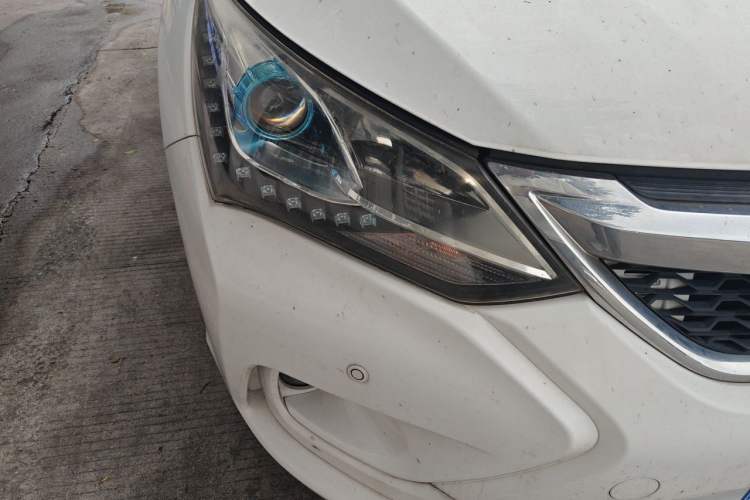 Used BYD Song 2016 GaiShi Edition 1.5TID Automatic Elite Model Right Front Headlight
