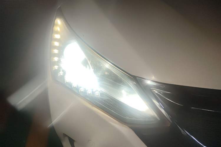 Used BYD Song 2016 1.5TI Manual Luxury Model Right Front Headlight