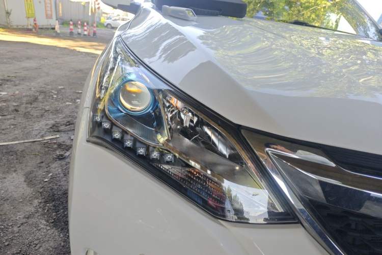 Used BYD Song 2016 GaiShi Edition 1.5TI Manual Elite Model Right Front Headlight