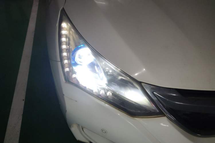 Used BYD Song 2016 GaiShi Edition 1.5TID Automatic Elite Model Right Front Headlight