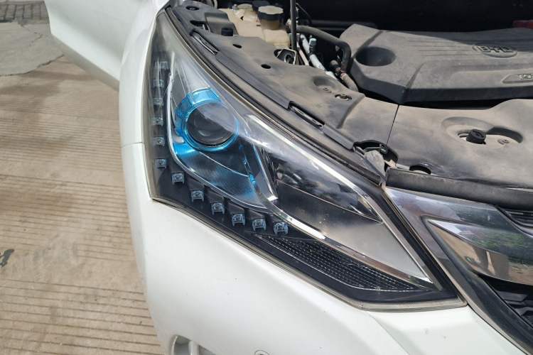 Used BYD Song 2016 GaiShi Edition 1.5TID Automatic Elite Model Right Front Headlight
