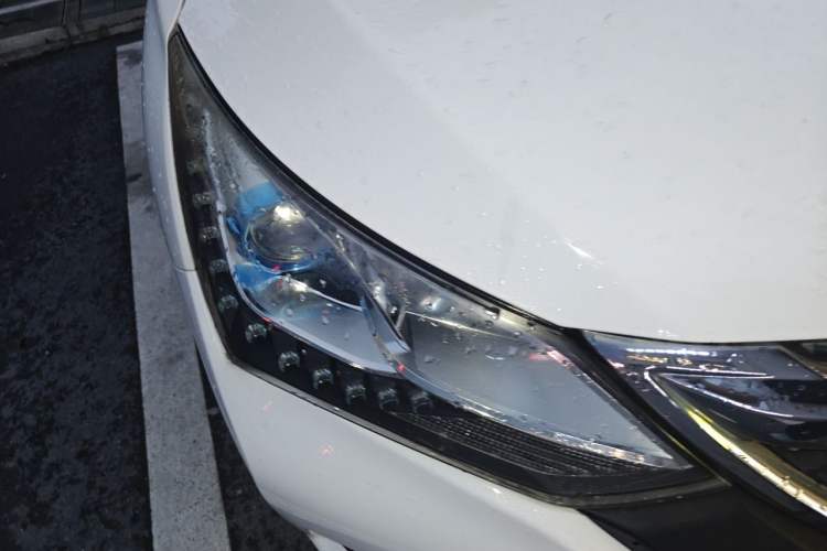 Used BYD Song 2016 1.5TI Manual Luxury Model Right Front Headlight