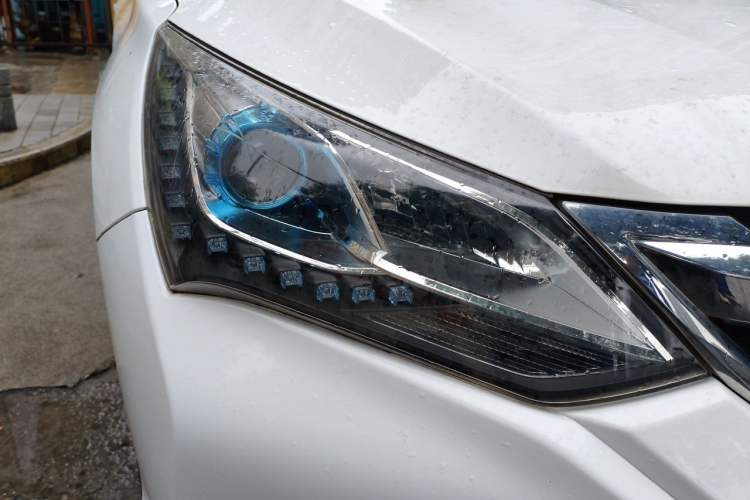 Used BYD Song 2016 GaiShi Edition 1.5TID Automatic Elite Model Right Front Headlight