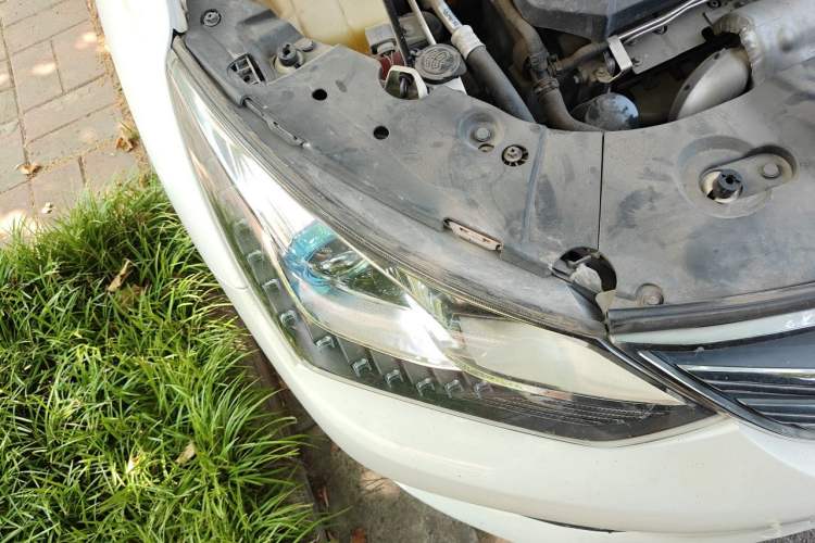 Used BYD Song 2016 Gaishi Edition 1.5TID Automatic Leading Model Right Front Headlight
