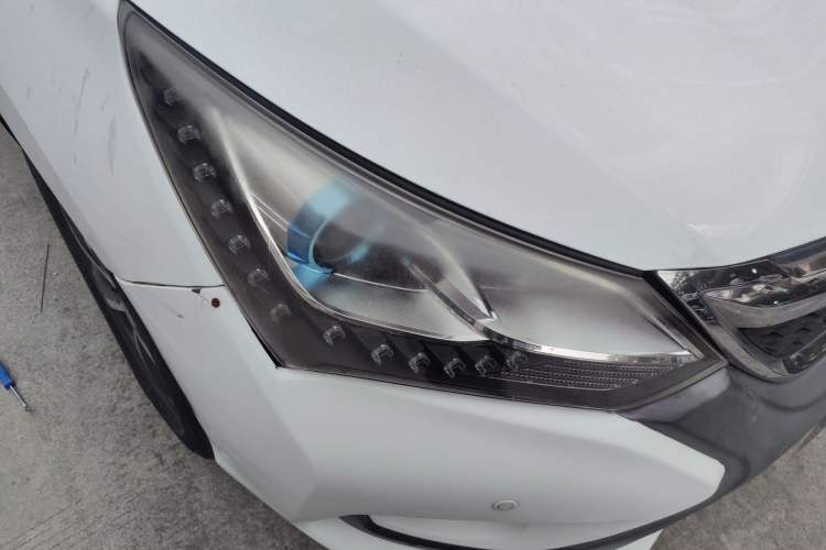 Used BYD Song 2016 2.0TID Automatic Prestige Edition Right Front Headlight