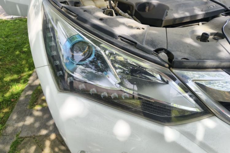 Used BYD Song 2016 Gaishi Edition 1.5TID Automatic Luxury Model Right Front Headlight