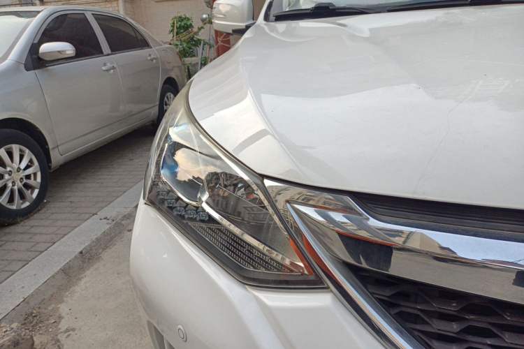 Used BYD Song 2016 1.5TI Manual Luxury Model Right Front Headlight