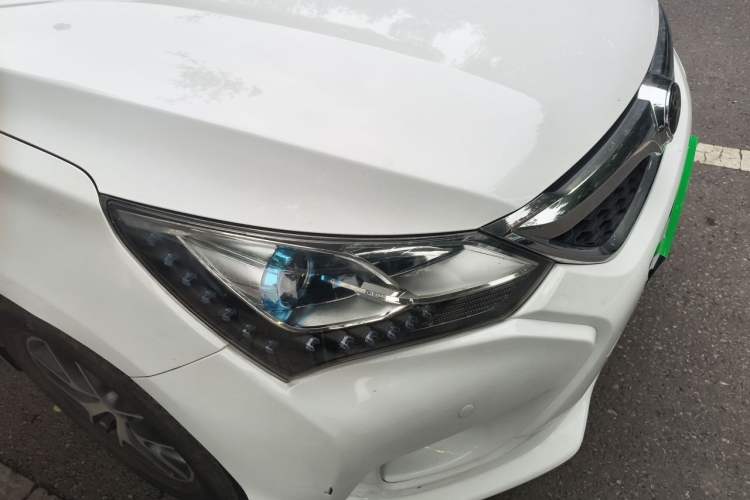 Used BYD Song 2016 GaiShi Edition 1.5TI Manual Elite Model Right Front Headlight