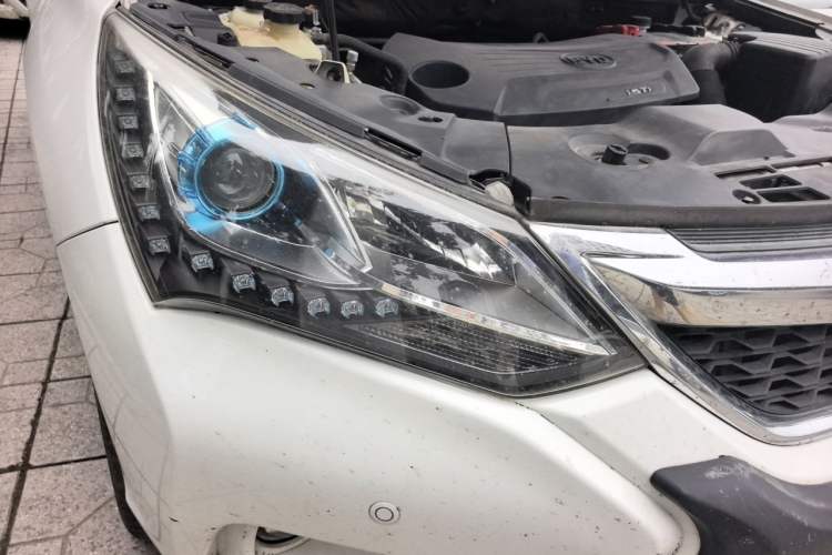 Used BYD Song 2016 Gaishi Edition 1.5TI Manual Haoya Model Right Front Headlight