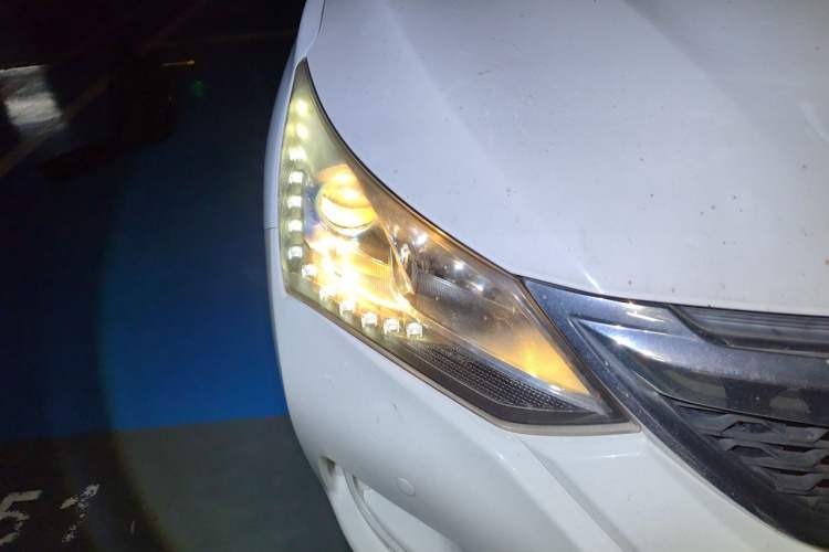 Used BYD Song 2016 Gaishi Edition 1.5TID Automatic Luxury Model Right Front Headlight