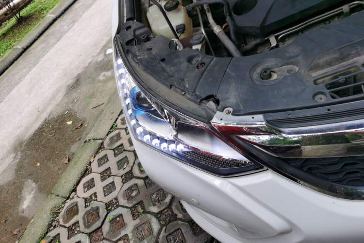 Used BYD Song 2016 GaiShi Edition 1.5TI Manual Elite Model Right Front Headlight