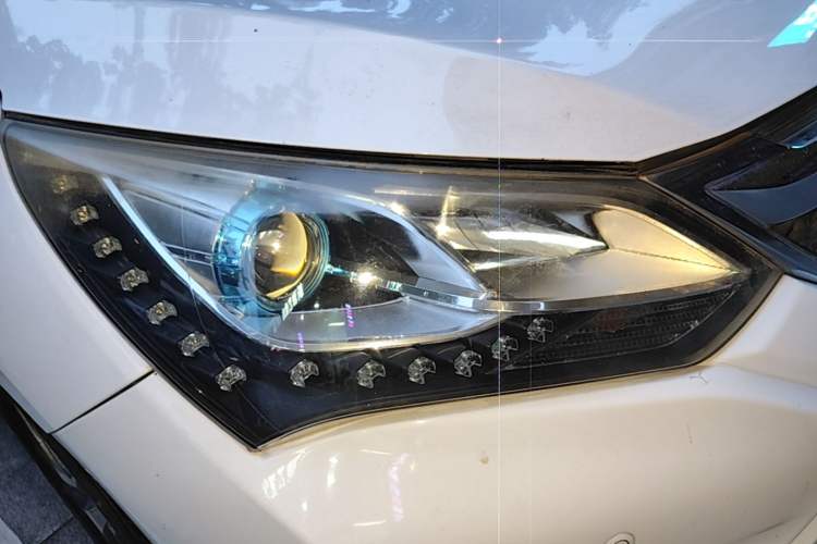 Used BYD Song 2016 GaiShi Edition 1.5TID Automatic Elite Model Right Front Headlight