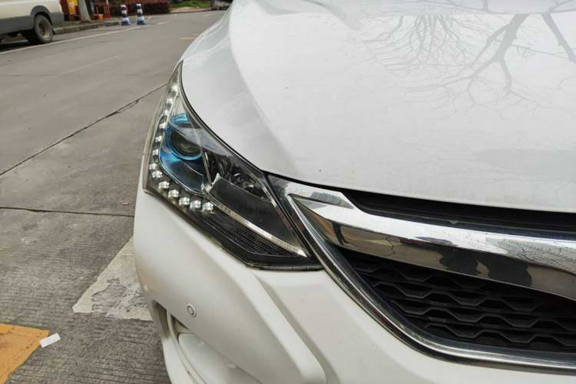 Used BYD Song 2016 GaiShi Edition 1.5TID Automatic Elite Model Right Front Headlight