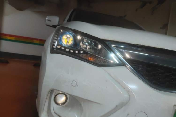 Used BYD Song 2016 GaiShi Edition 1.5TID Automatic Elite Model Right Front Headlight