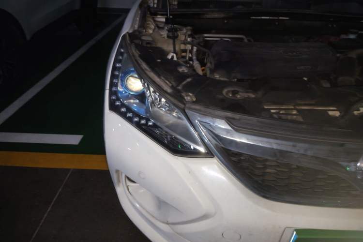 Used BYD Song 2016 GaiShi Edition 1.5TID Automatic Elite Model Right Front Headlight