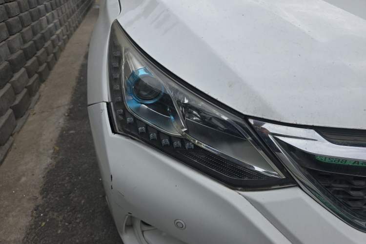 Used BYD Song 2016 GaiShi Edition 1.5TID Automatic Elite Model Right Front Headlight