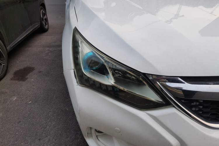 Used BYD Song 2016 Gaishi Edition 1.5TID Automatic Luxury Model Right Front Headlight
