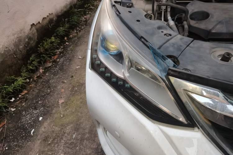 Used BYD Song 2016 Gaishi Edition 1.5TID Automatic Luxury Model Right Front Headlight