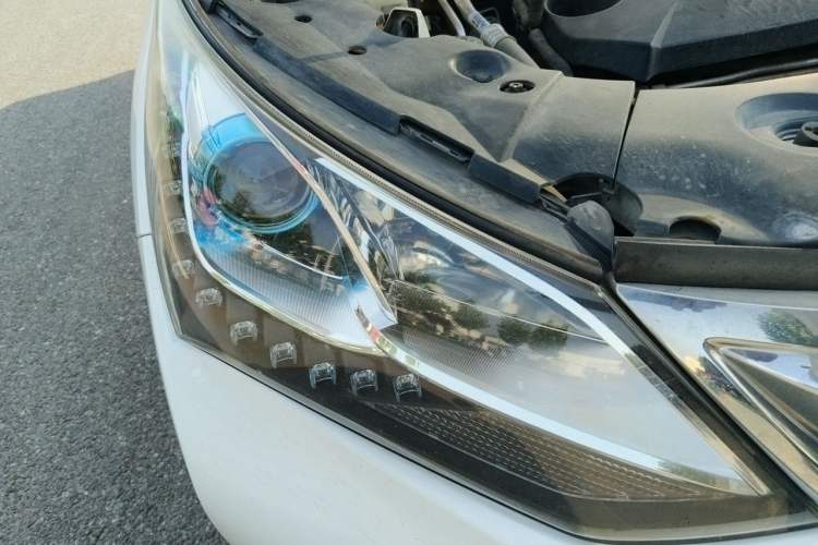 Used BYD Song 2016 GaiShi Edition 1.5TI Manual Elite Model Right Front Headlight