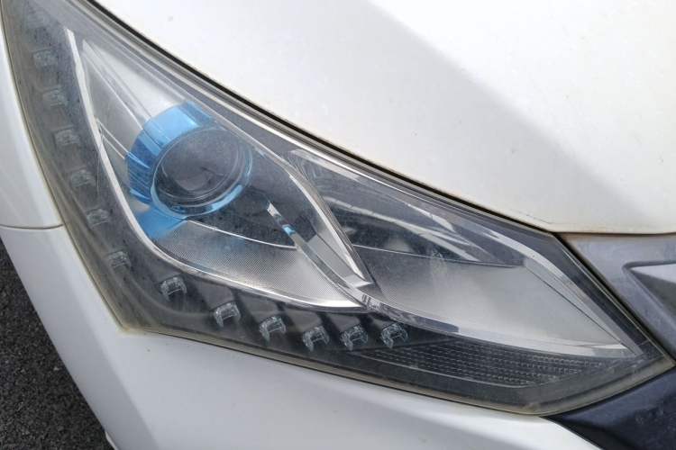 Used BYD Song 2016 1.5TI Manual Luxury Model Right Front Headlight