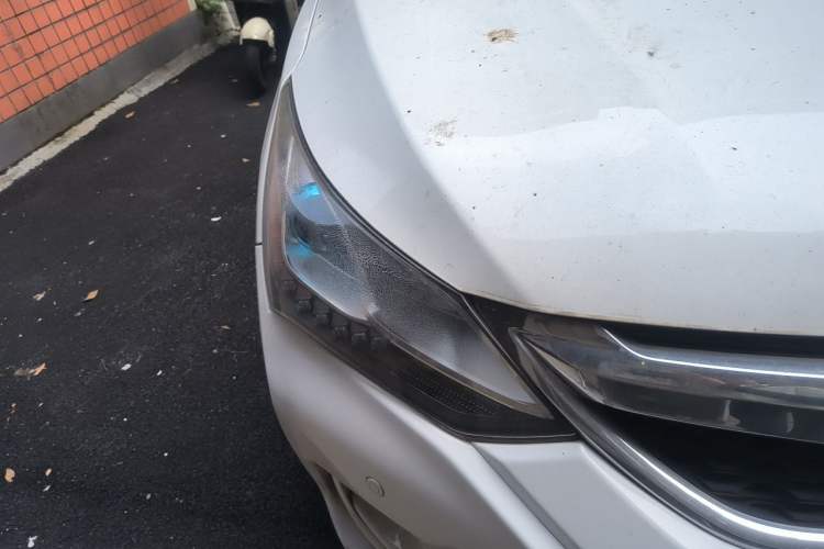 Used BYD Song 2016 GaiShi Edition 1.5TI Manual Elite Model Right Front Headlight