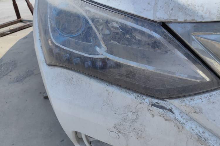 Used BYD Song 2016 Gaishi Edition 1.5TID Automatic Luxury Model Right Front Headlight