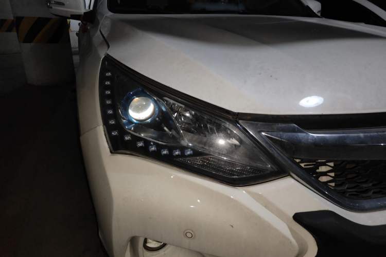 Used BYD Song 2016 GaiShi Edition 1.5TID Automatic Elite Model Right Front Headlight