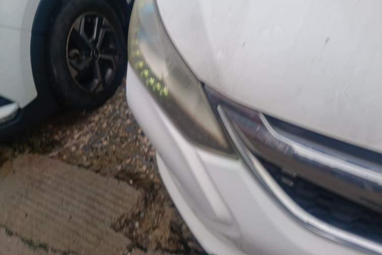 Used BYD Song 2016 1.5TI Manual Luxury Model Right Front Headlight